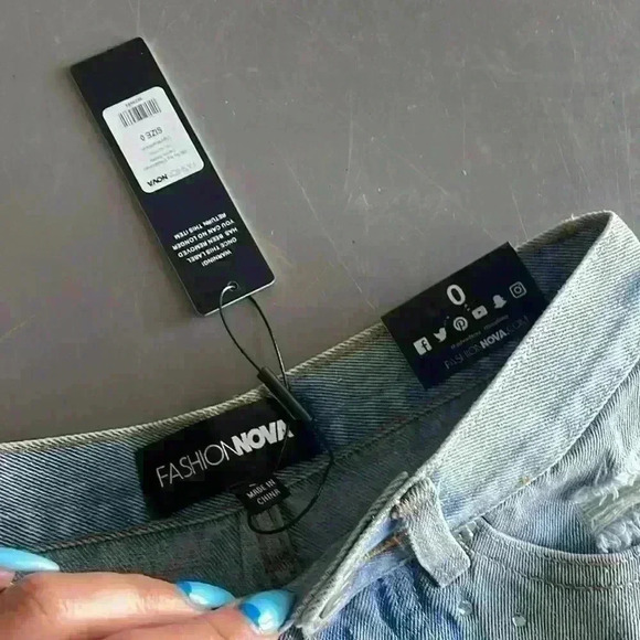 NWT Embellished Bling Denim Shorts with Crystals Jean Shorts Sz 0 - Picture 5 of 9